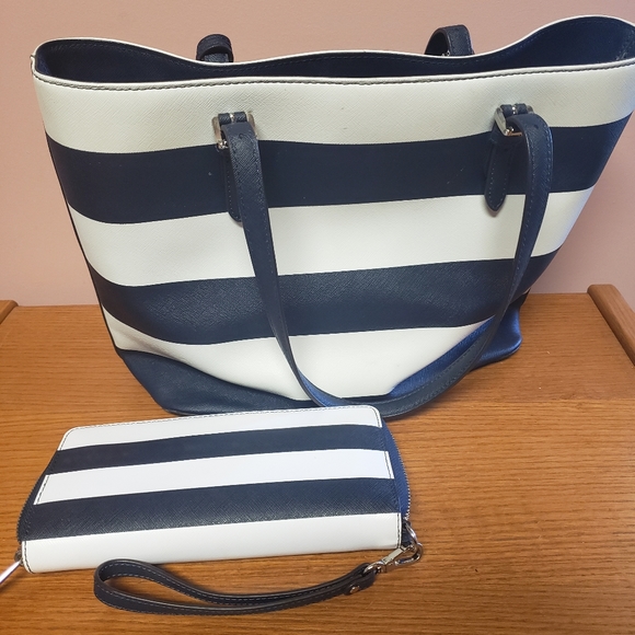 Michael Kors Purse and Wallet - Picture 8 of 8